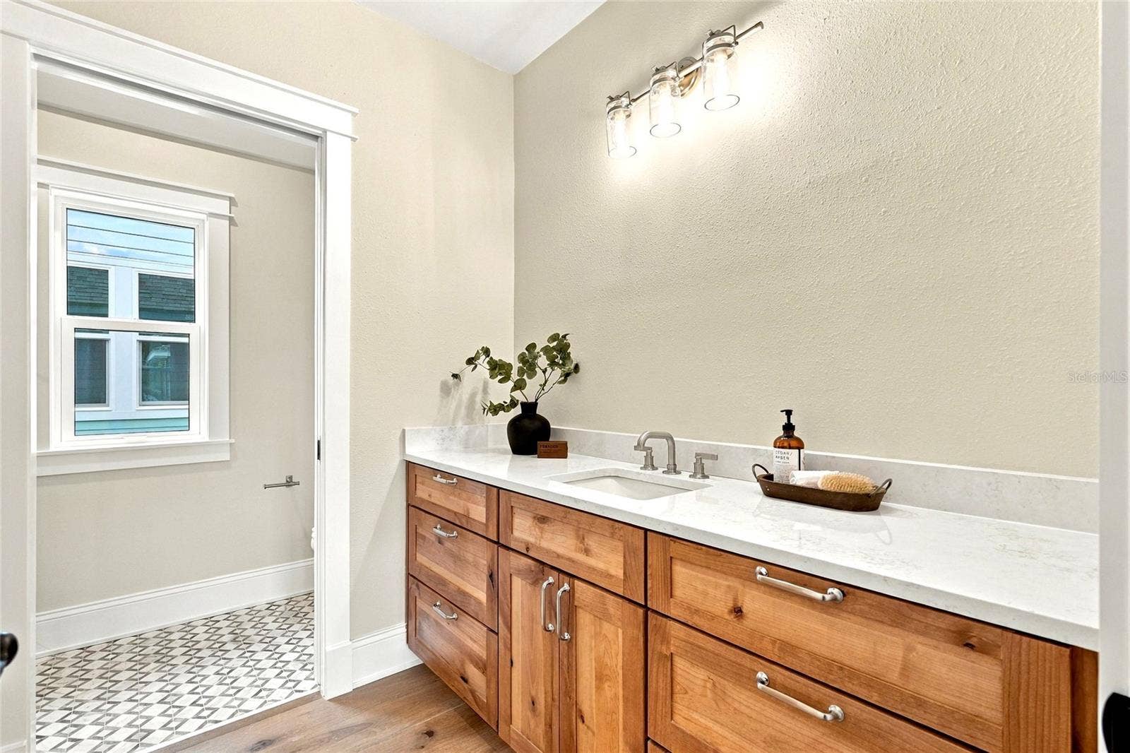 2534 1ST AVENUE N, St Petersburg, FL 33713 2nd Floor En Suite Bathroom