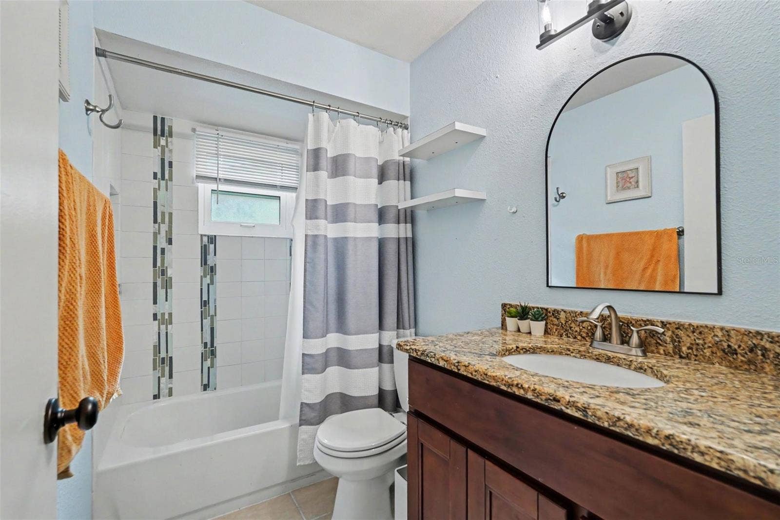 8064 FAWNRIDGE CIRCLE, Tampa, FL 33610 Hall bathroom