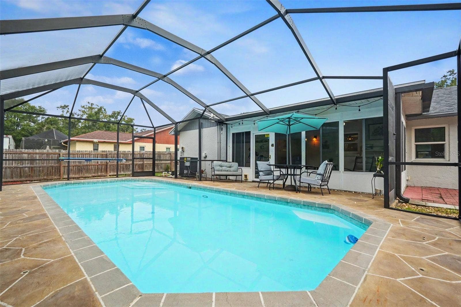 8064 FAWNRIDGE CIRCLE, Tampa, FL 33610 Screened pool