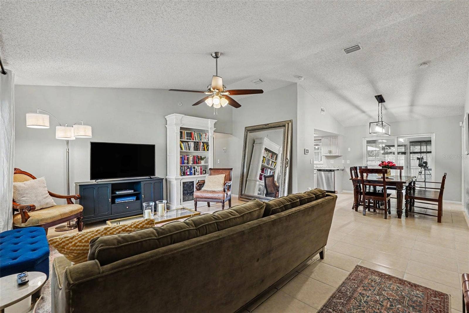 8064 FAWNRIDGE CIRCLE, Tampa, FL 33610 8064 FAWNRIDGE CIRCLE, Tampa, FL 33610