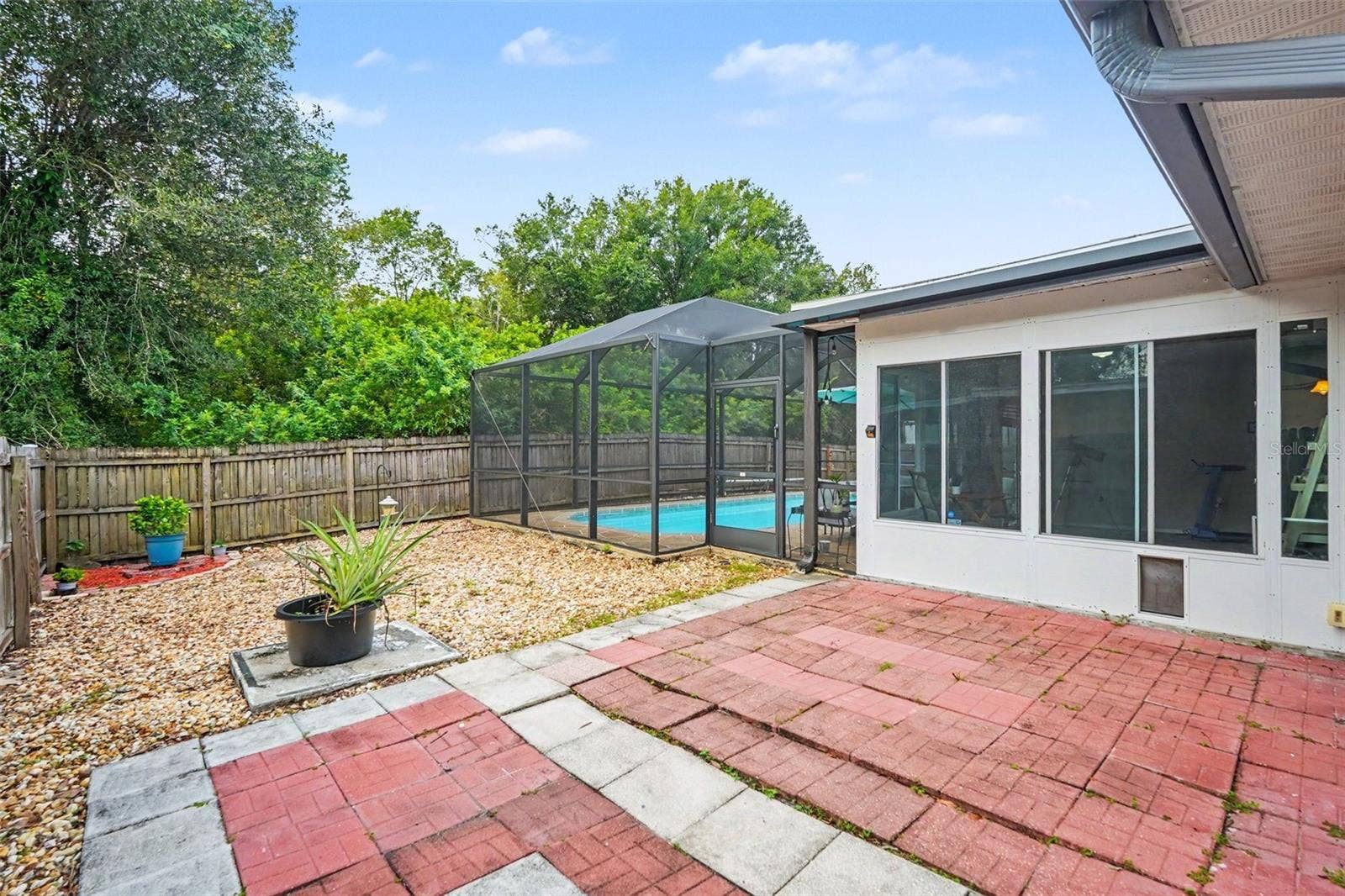 8064 FAWNRIDGE CIRCLE, Tampa, FL 33610 Side patio