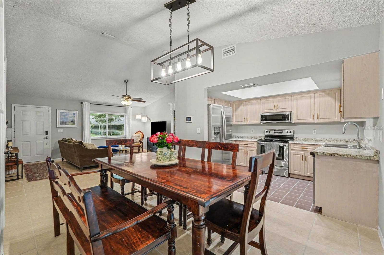 8064 FAWNRIDGE CIRCLE, Tampa, FL 33610 8064 FAWNRIDGE CIRCLE, Tampa, FL 33610