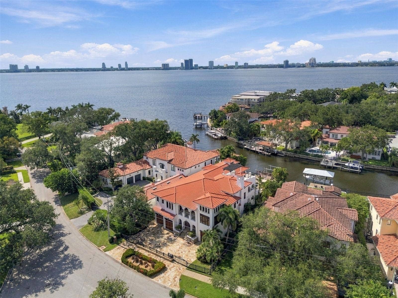 58 MARTINIQUE AVENUE, #1/2, Tampa, FL 33606 58 MARTINIQUE AVENUE, #1/2, Tampa, FL 33606