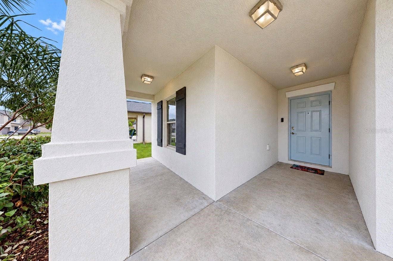 11911 FIELD THISTLE COURT, Riverview, FL 33579 Front Porch