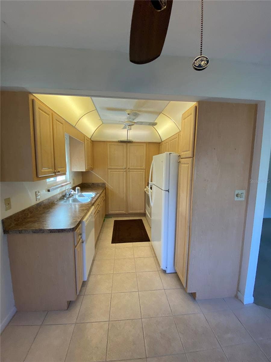 8402 111TH STREET, #106, Seminole, FL 33772 Kitchen