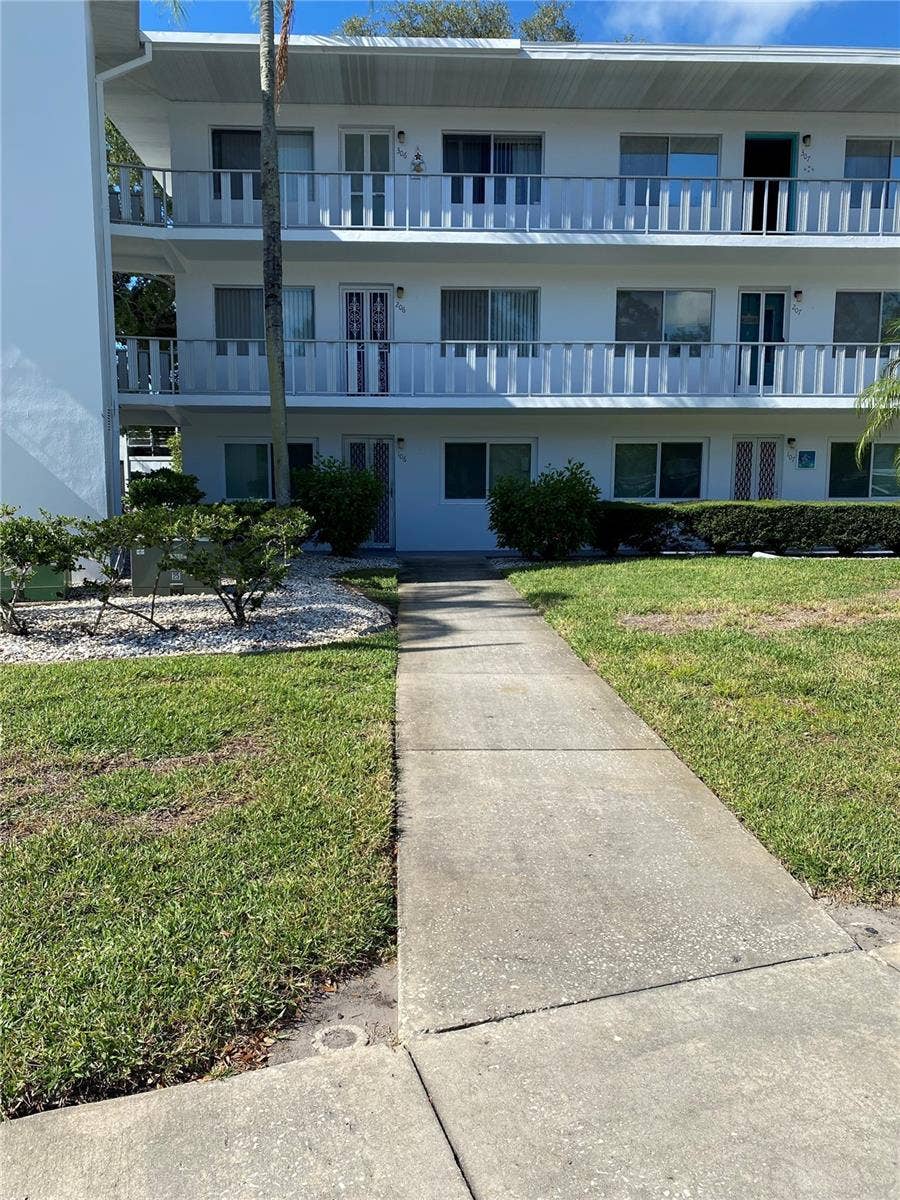 8402 111TH STREET, #106, Seminole, FL 33772 Front of Bldg. 33