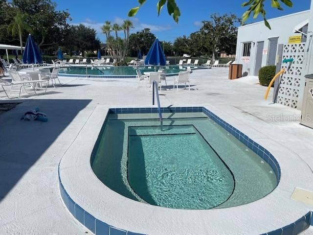 8402 111TH STREET, #106, Seminole, FL 33772 Hot tub