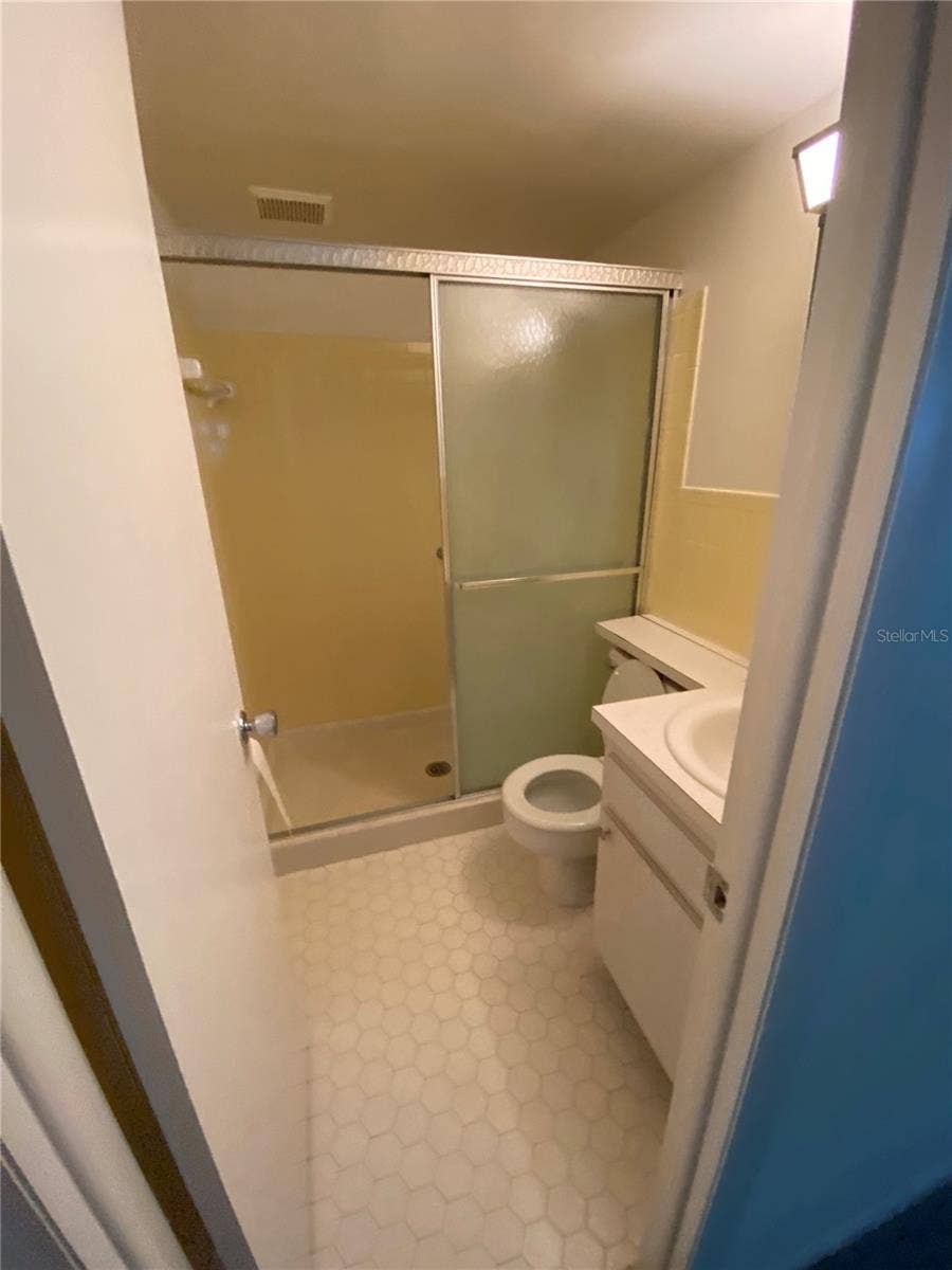 8402 111TH STREET, #106, Seminole, FL 33772 Second Bath