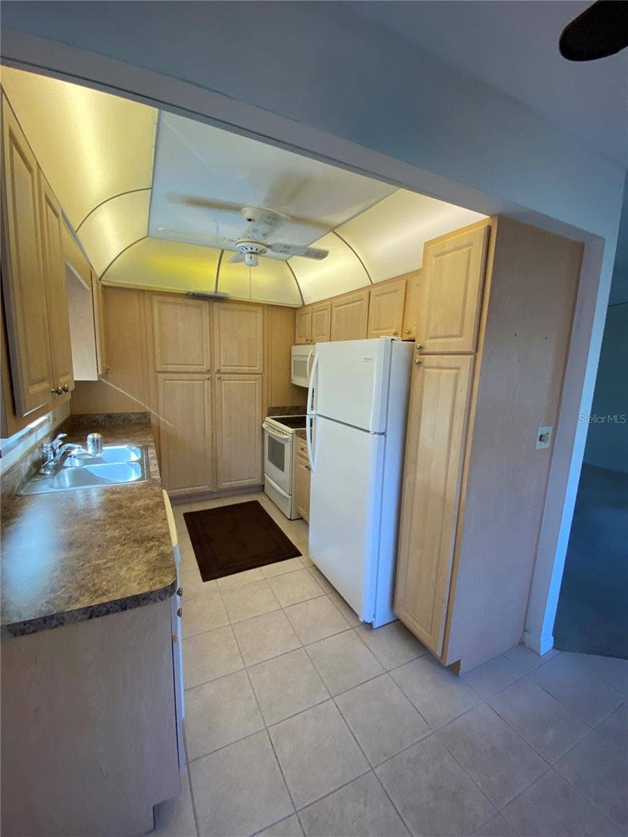 8402 111TH STREET, #106, Seminole, FL 33772 Kitchen