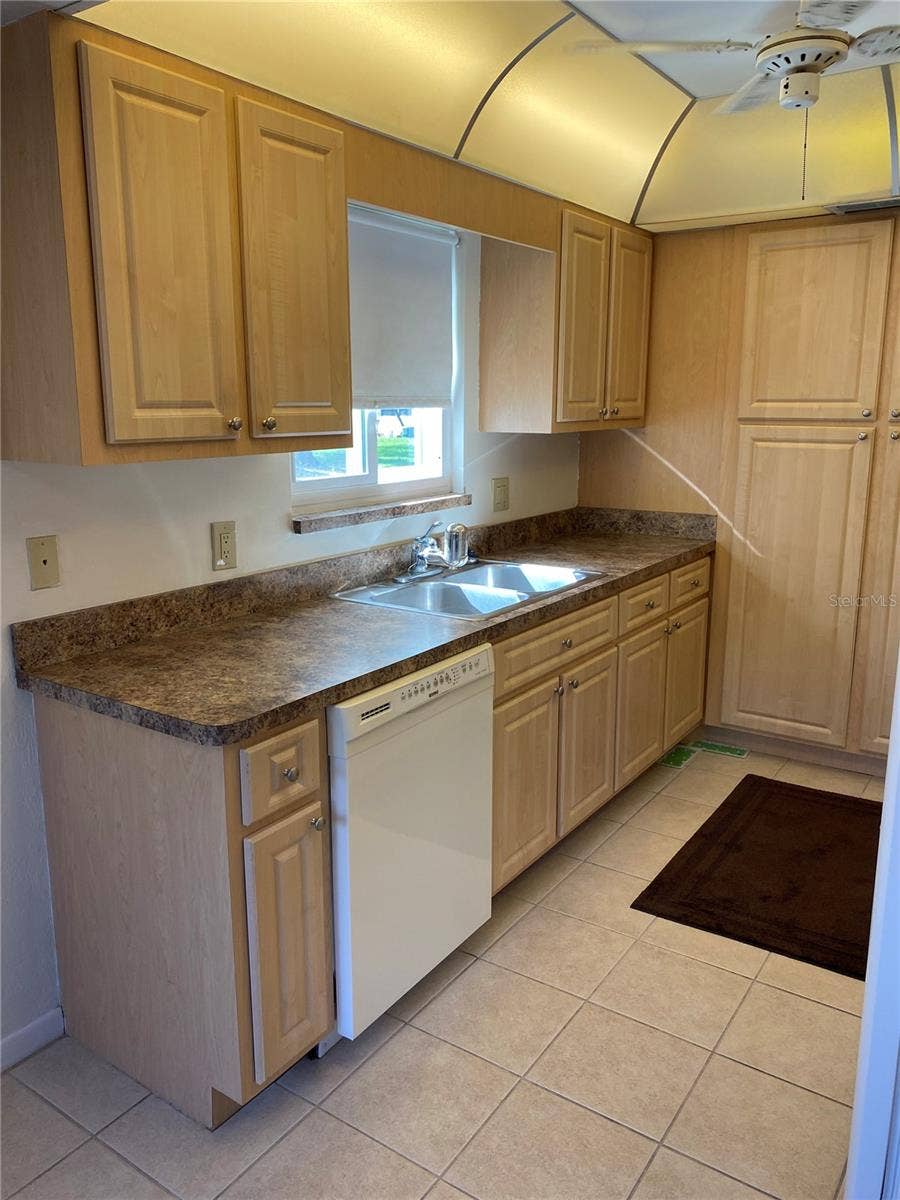 8402 111TH STREET, #106, Seminole, FL 33772 Kitchen