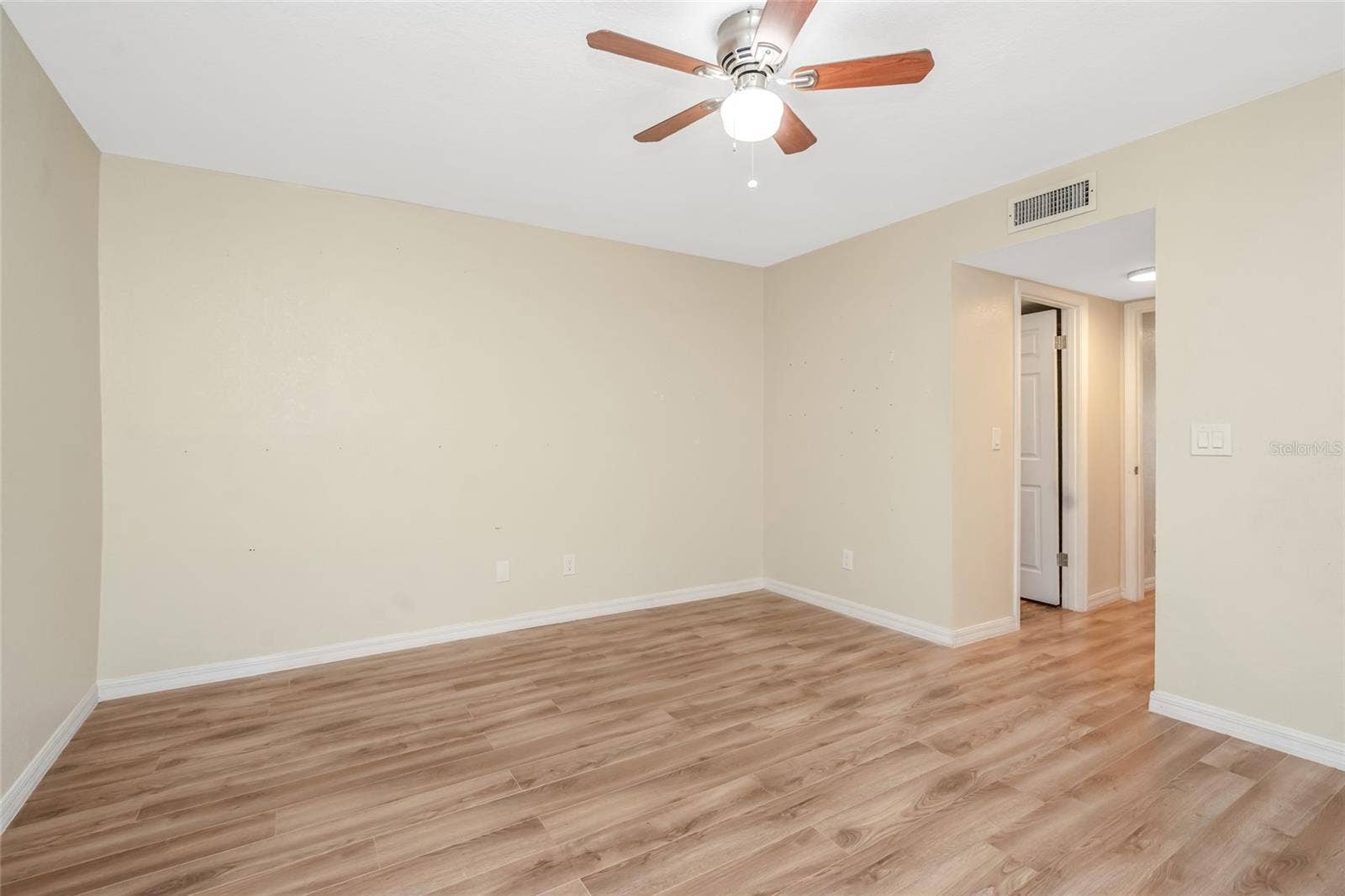 6308 NEWTOWN CIRCLE, #8C1, Tampa, FL 33615 6308 NEWTOWN CIRCLE, #8C1, Tampa, FL 33615
