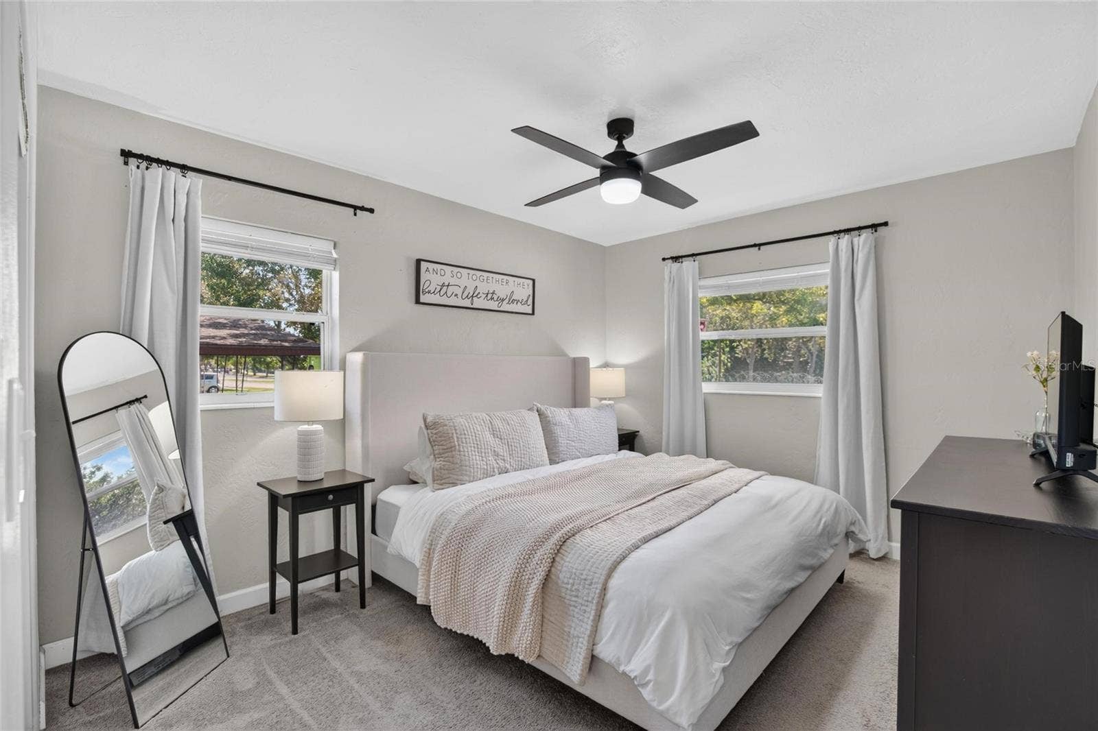 835 54TH AVENUE N, St Petersburg, FL 33703