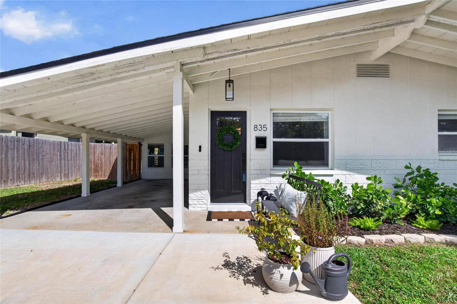 835 54TH AVENUE N, St Petersburg, FL 33703