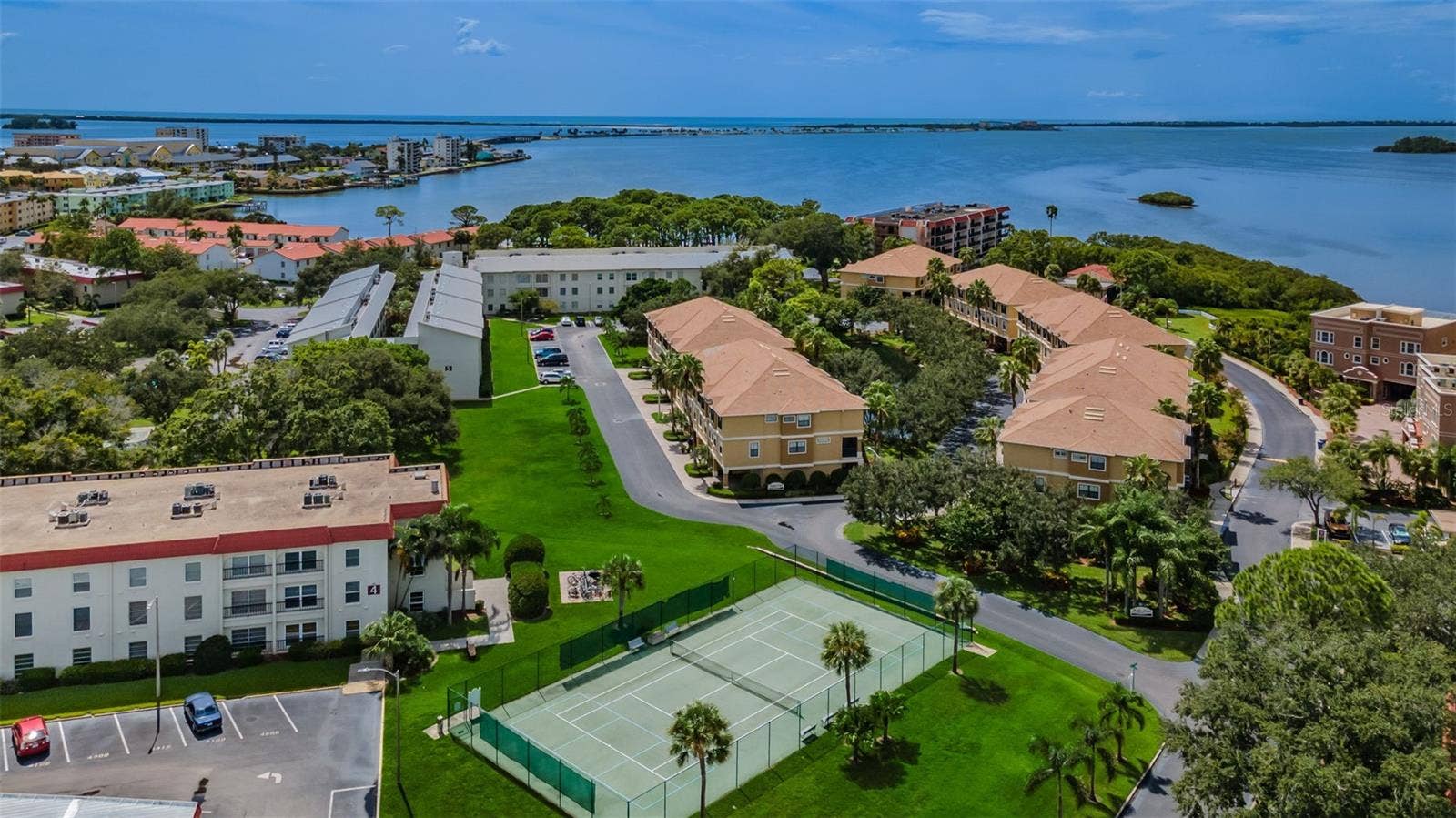 2700 BAYSHORE BOULEVARD, #525, Dunedin, FL 34698 2700 BAYSHORE BOULEVARD, #525, Dunedin, FL 34698