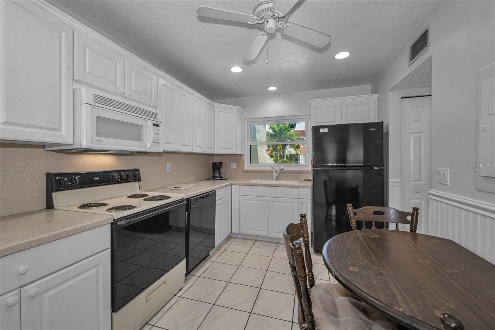 2700 BAYSHORE BOULEVARD, #525, Dunedin, FL 34698 2700 BAYSHORE BOULEVARD, #525, Dunedin, FL 34698