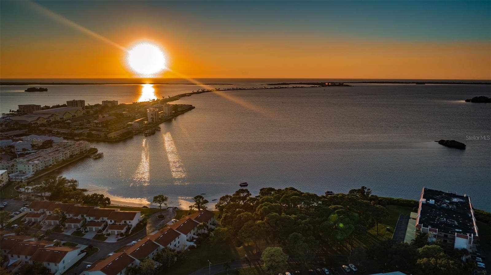 2700 BAYSHORE BOULEVARD, #525, Dunedin, FL 34698 2700 BAYSHORE BOULEVARD, #525, Dunedin, FL 34698