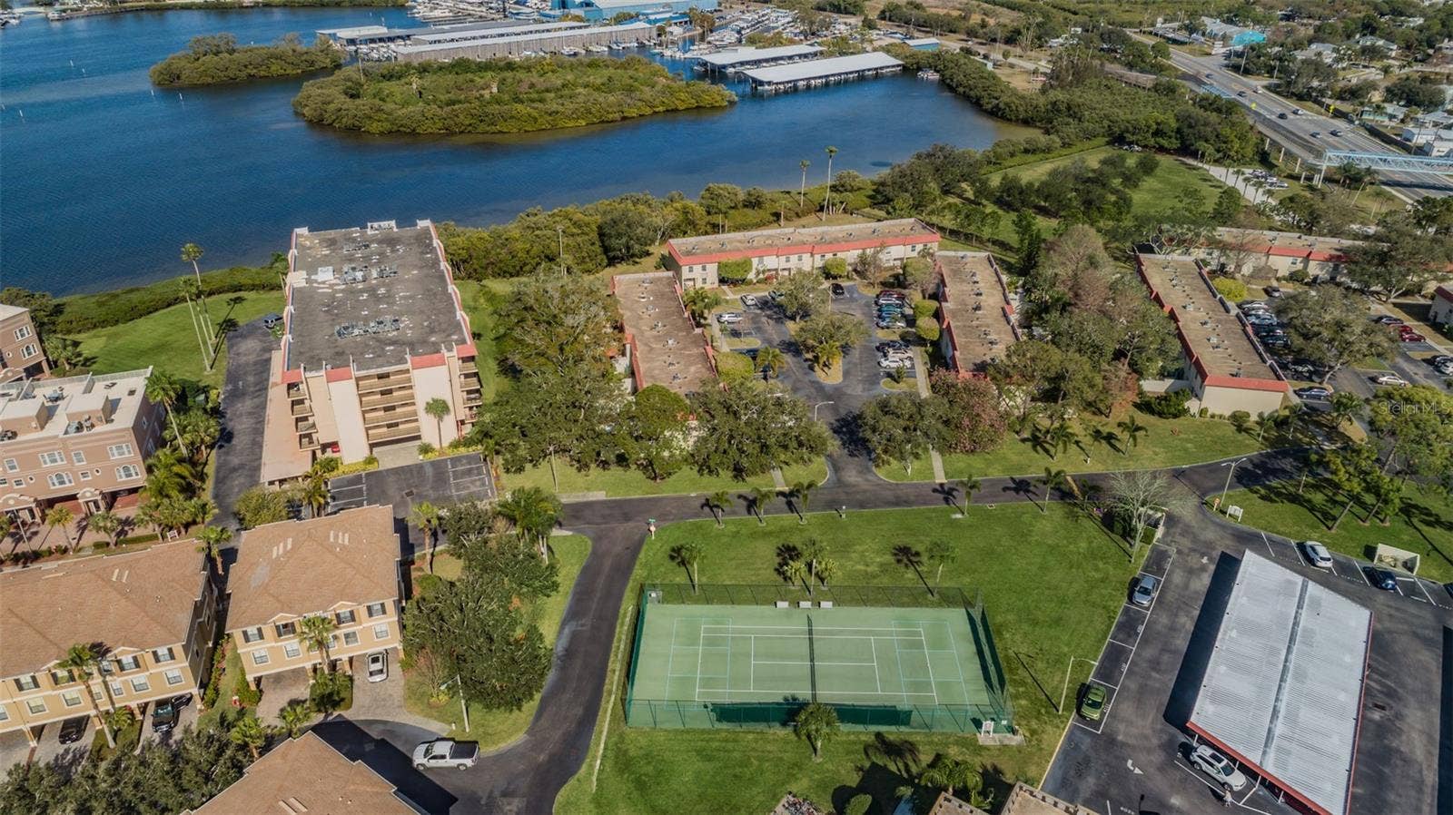 2700 BAYSHORE BOULEVARD, #525, Dunedin, FL 34698 2700 BAYSHORE BOULEVARD, #525, Dunedin, FL 34698