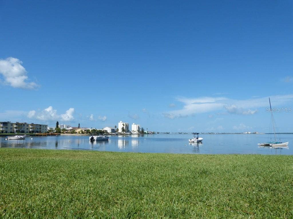 2700 BAYSHORE BOULEVARD, #525, Dunedin, FL 34698 2700 BAYSHORE BOULEVARD, #525, Dunedin, FL 34698