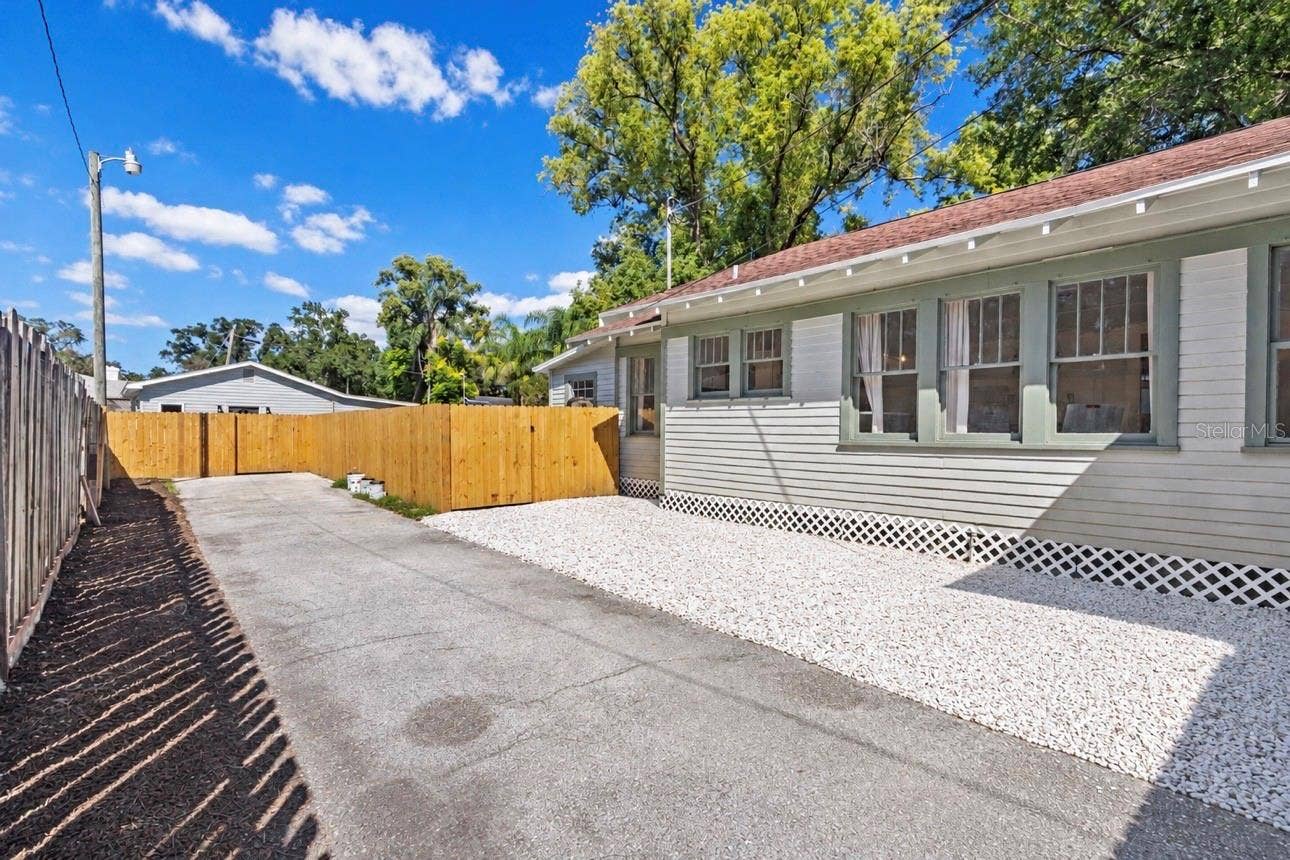 910 E NORTH BAY STREET, Tampa, FL 33603