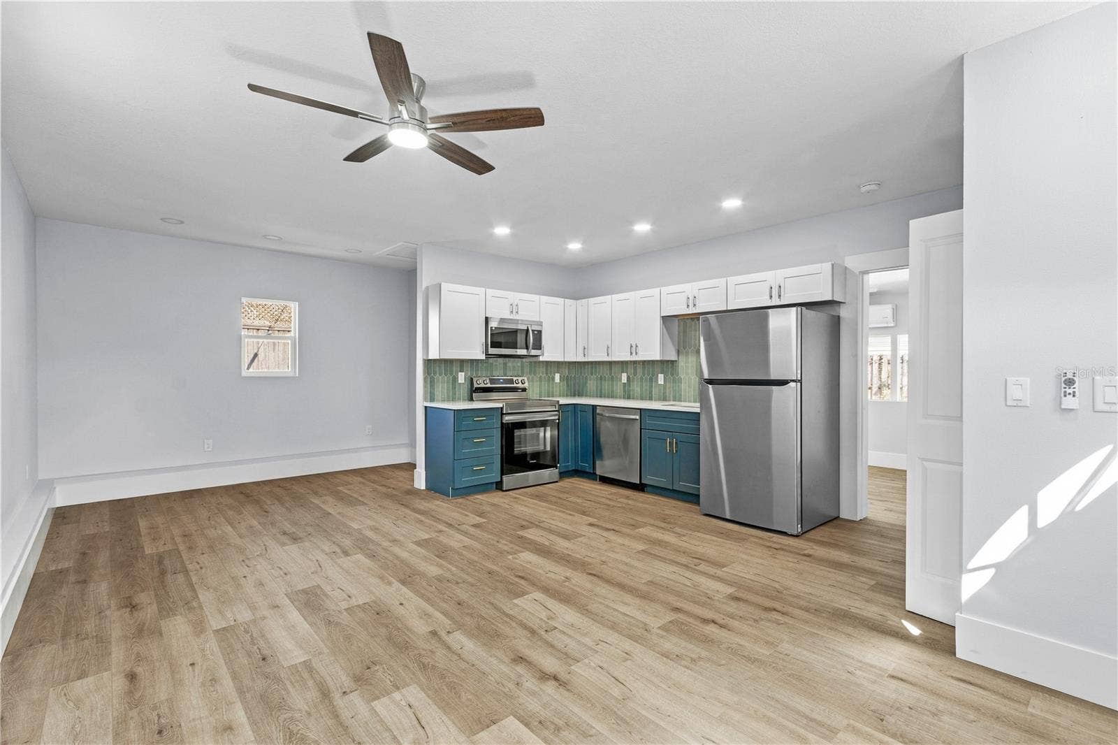 910 E NORTH BAY STREET, Tampa, FL 33603