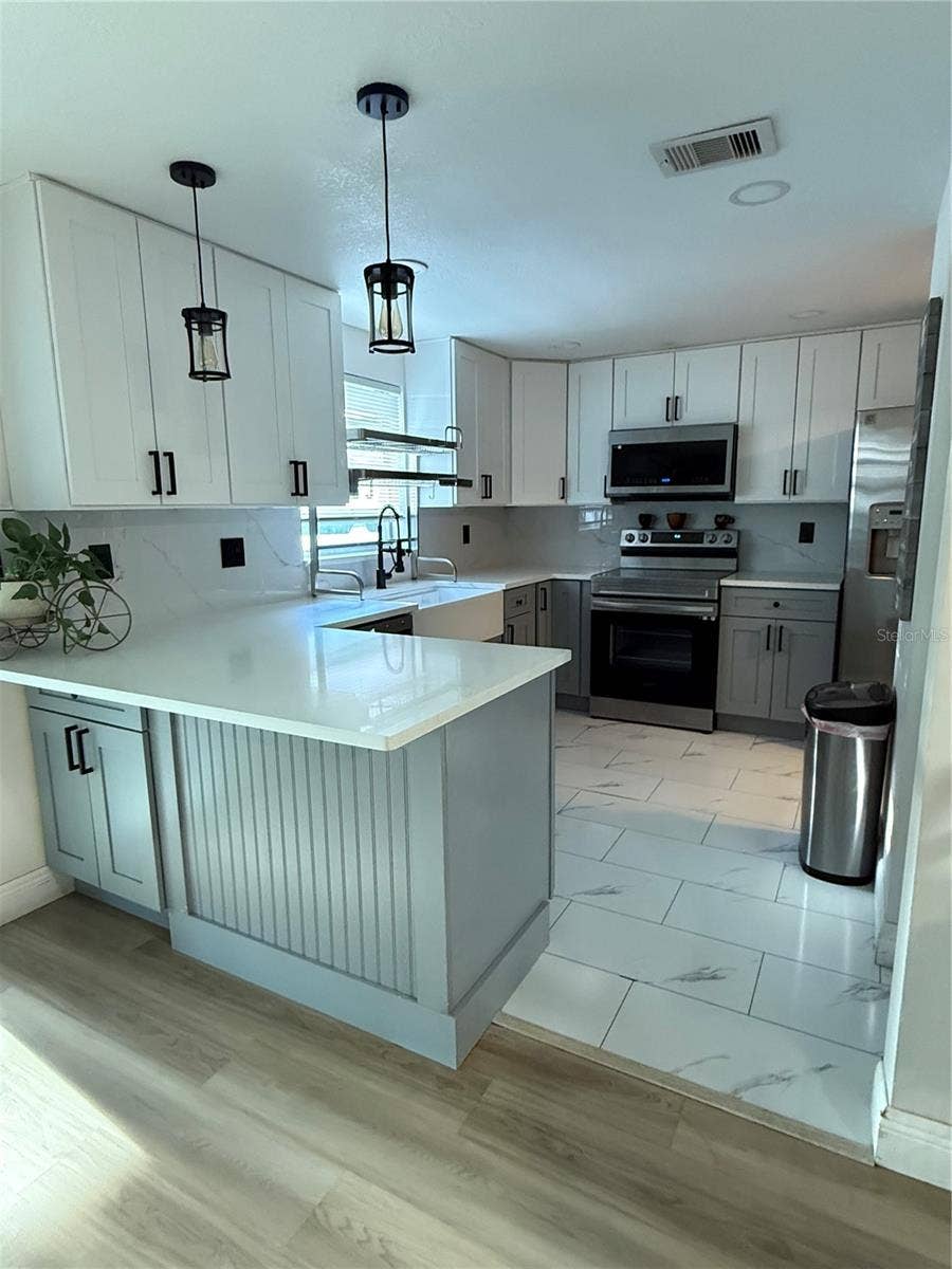 12418 QUEENSLAND LANE, Tampa, FL 33625 12418 QUEENSLAND LANE, Tampa, FL 33625