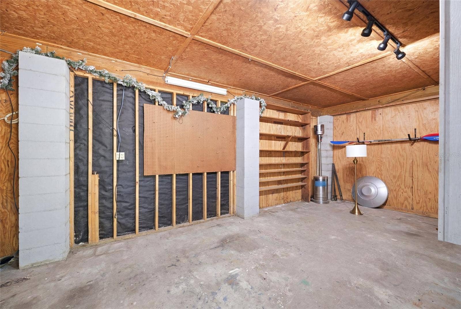 8180 ANCHOR POINT DRIVE, Weeki Wachee, FL 34607 8180 ANCHOR POINT DRIVE, Weeki Wachee, FL 34607