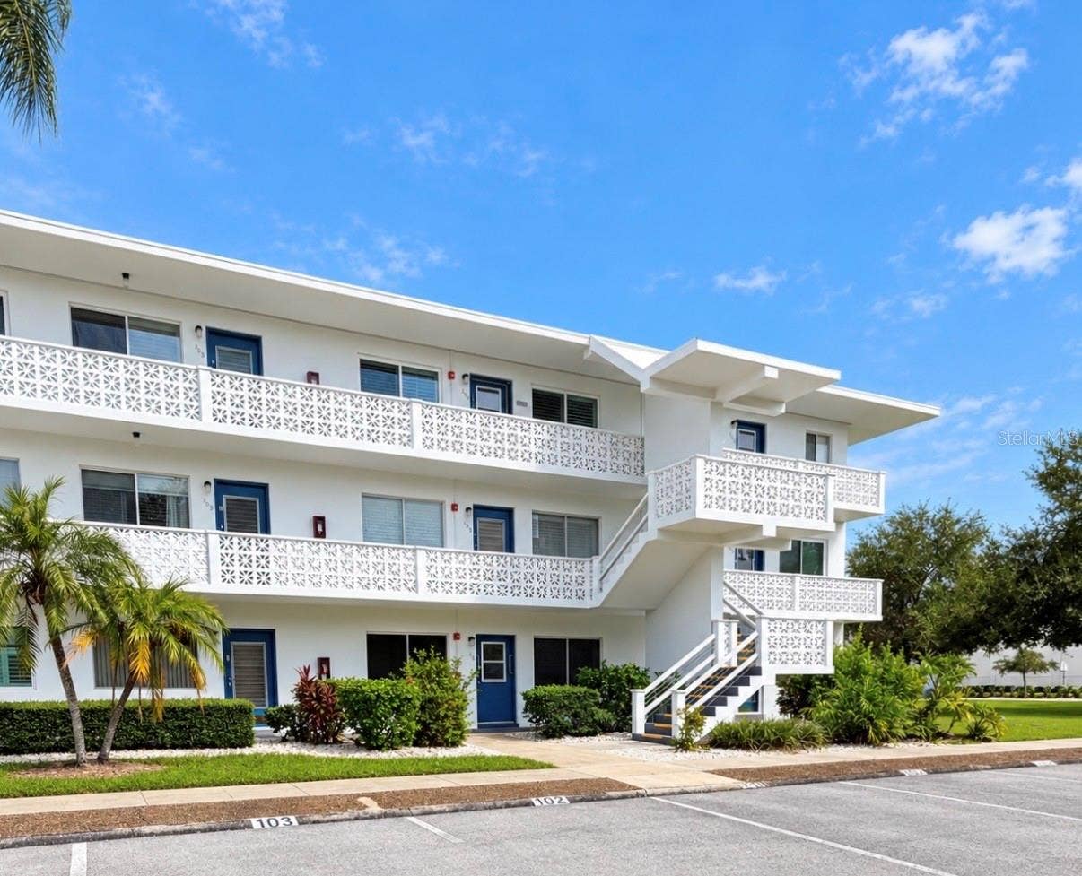 8075 112TH STREET, #302, Seminole, FL 33772 Top floor unit 302
