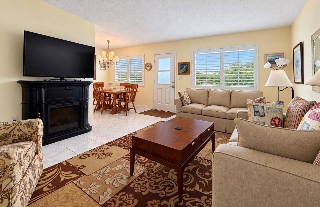 8075 112TH STREET, #302, Seminole, FL 33772 Living room
