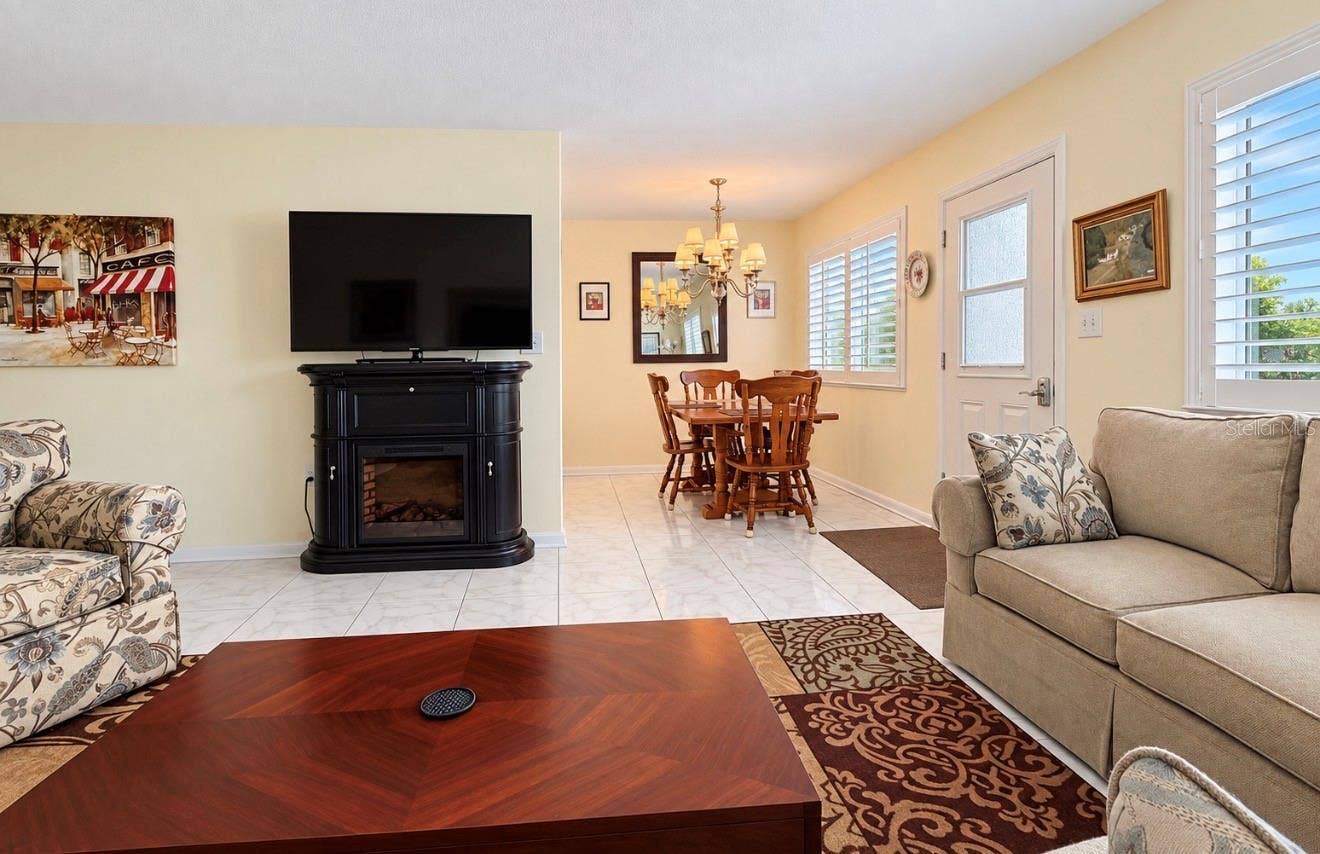 8075 112TH STREET, #302, Seminole, FL 33772 Living room