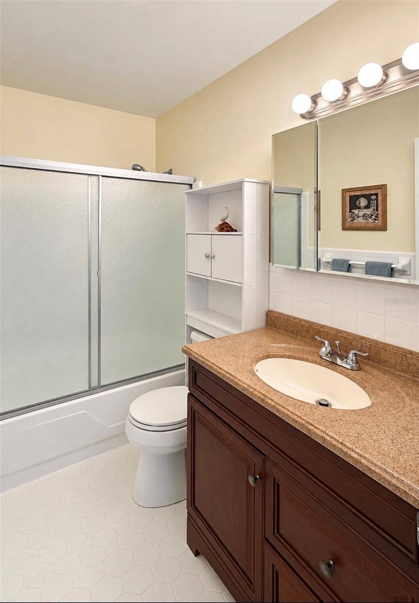 8075 112TH STREET, #302, Seminole, FL 33772 Bathroom