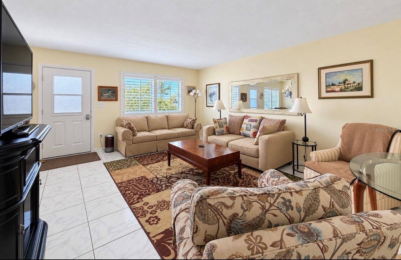 8075 112TH STREET, #302, Seminole, FL 33772 Living room