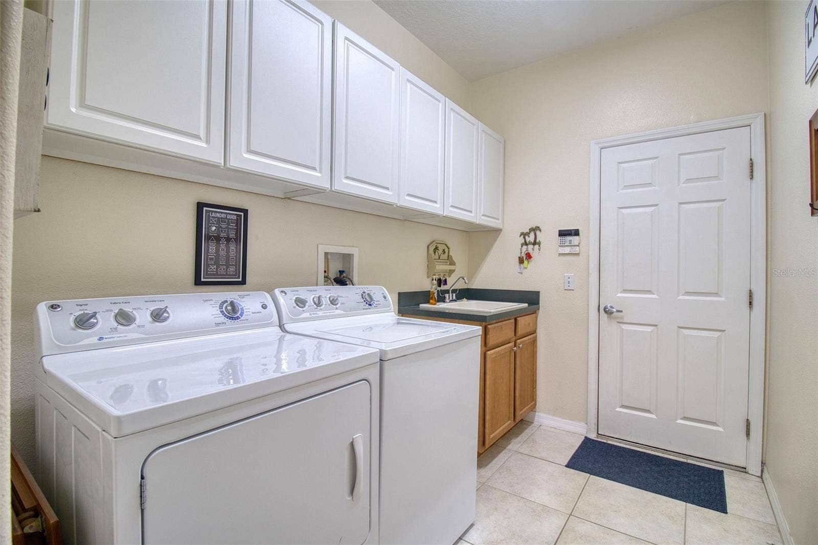 2219 ELIZABETH WAY, Dunedin, FL 34698