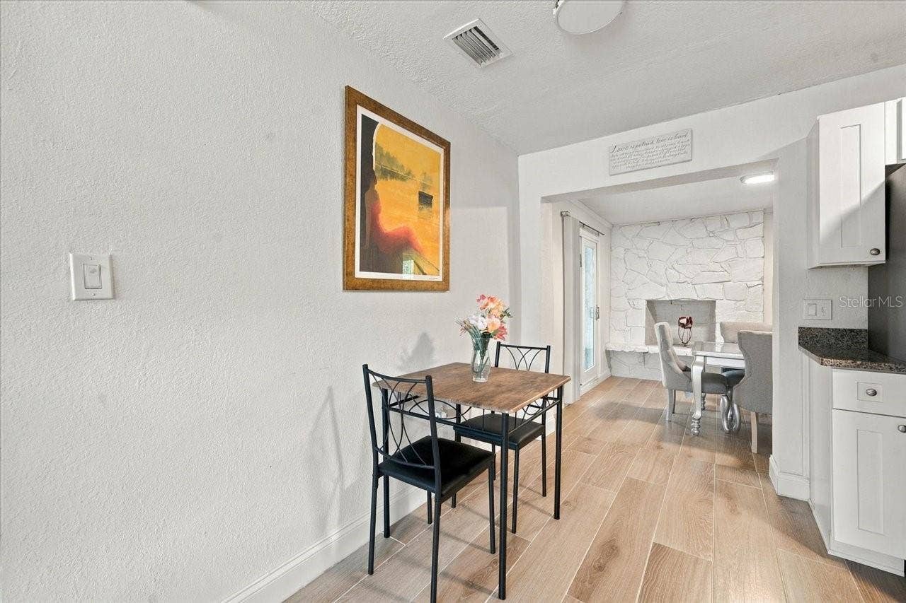8223 GULF WAY, Hudson, FL 34667 Breckfast Table