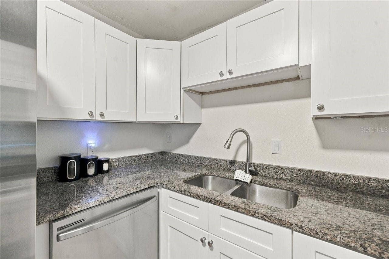 8223 GULF WAY, Hudson, FL 34667 Kitchen