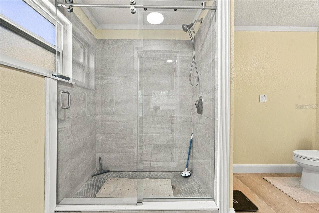 8223 GULF WAY, Hudson, FL 34667 Master Bathroom