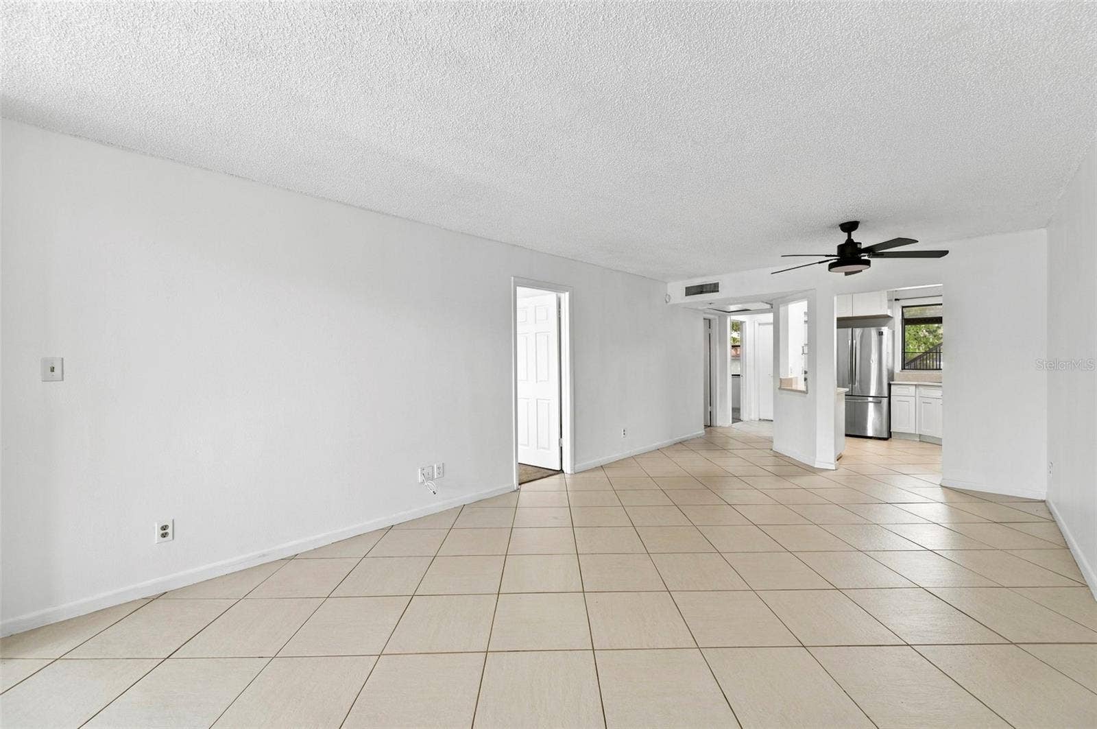 2051 SKIMMER COURT W, #112, Clearwater, FL 33762 Living room
