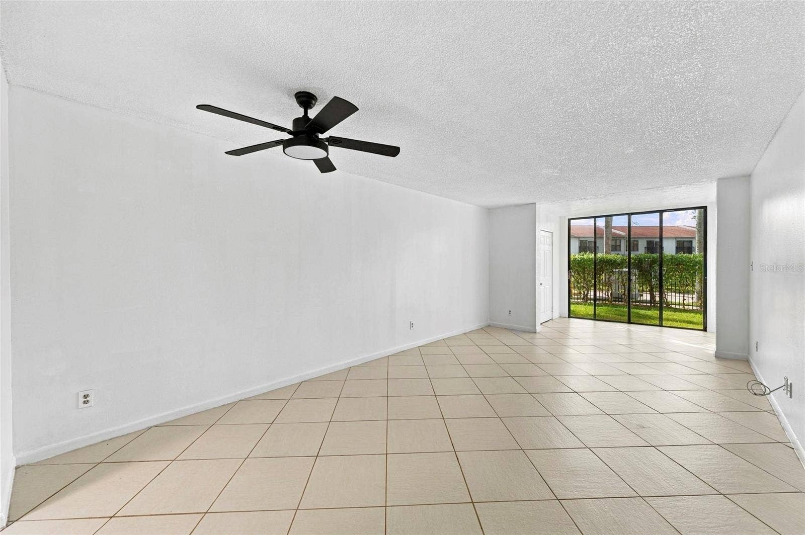 2051 SKIMMER COURT W, #112, Clearwater, FL 33762 Dinning/Living Room