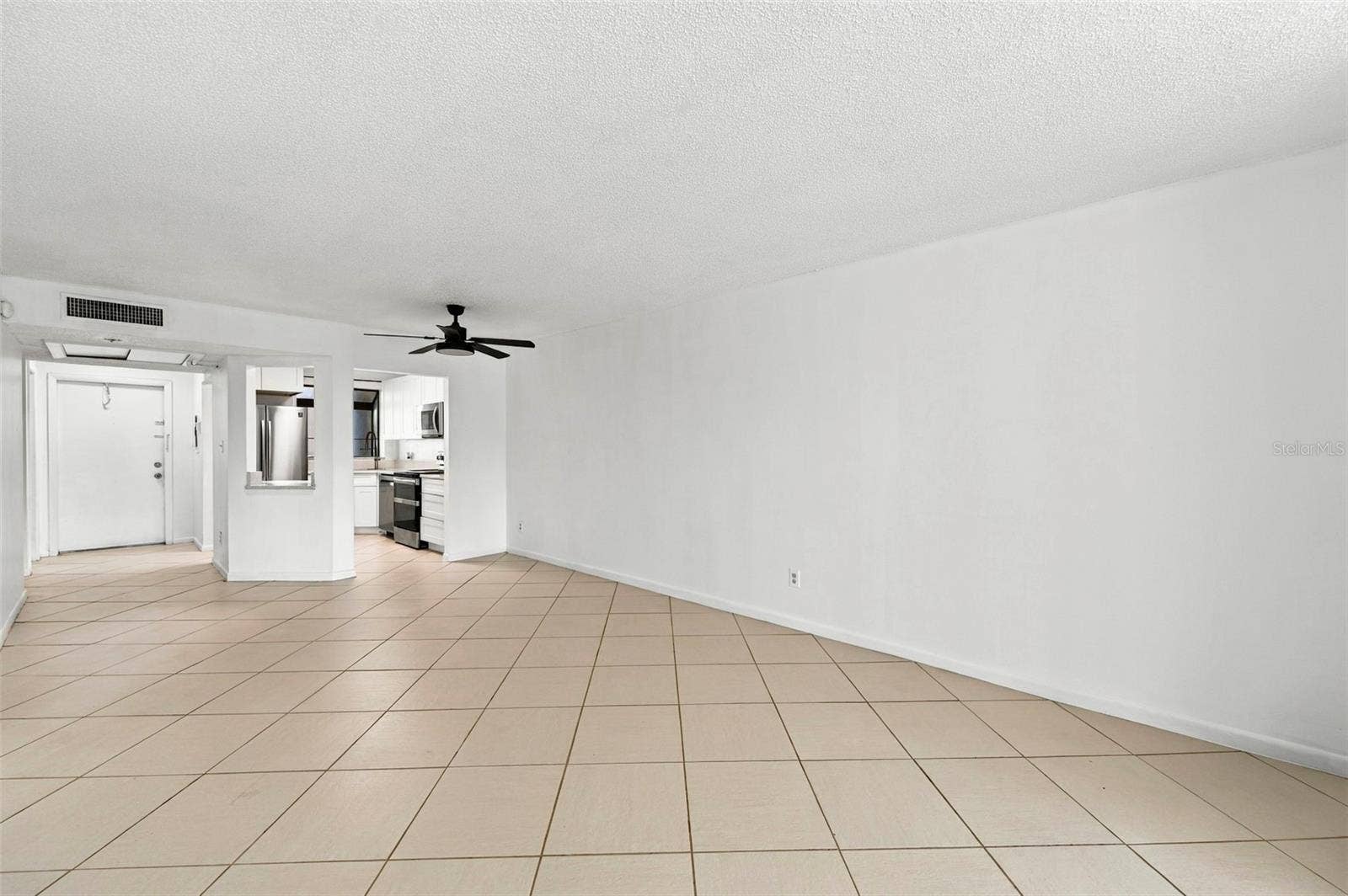 2051 SKIMMER COURT W, #112, Clearwater, FL 33762 Living Room