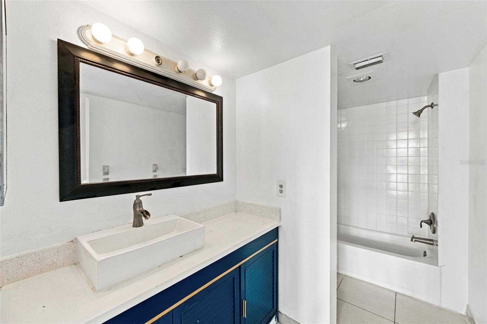 2051 SKIMMER COURT W, #112, Clearwater, FL 33762 Primary Full Bath
