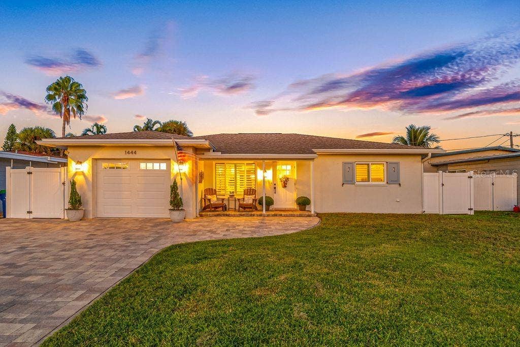 1444 COREY WAY S, South Pasadena, FL 33707 WELCOME HOME TO 1444 Corey Way S., South Pasadena