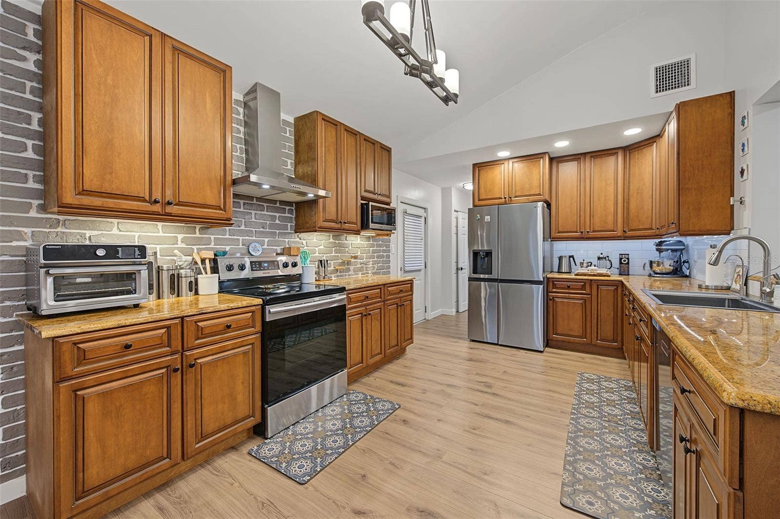 1402 NEBRASKA AVENUE, Palm Harbor, FL 34683 Gourmet Kitchen
