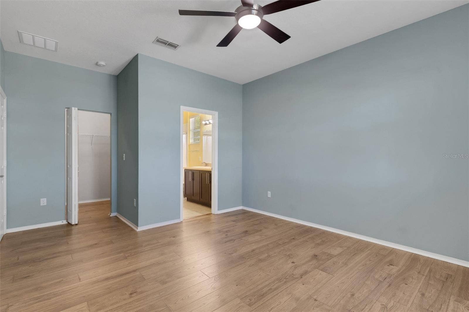 Primary Suite with Ensuite Bathroom & Walk-In Closet