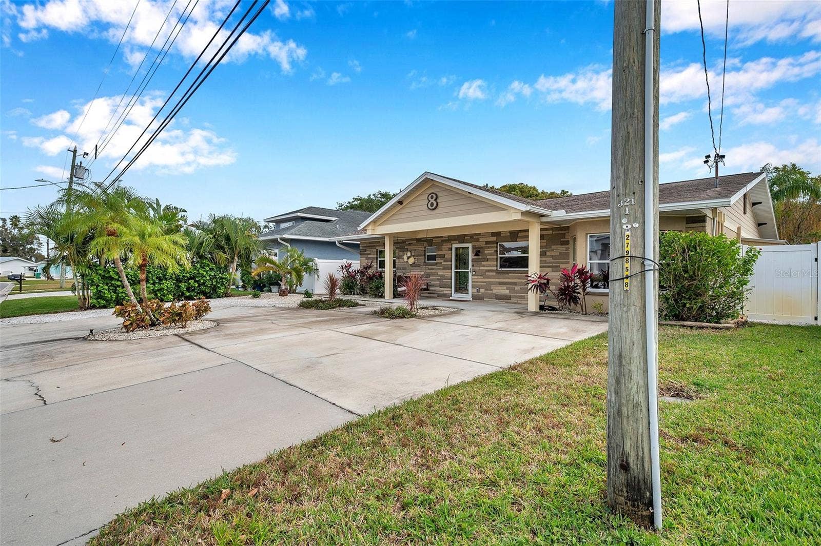 8 CITRUS DRIVE, Palm Harbor, FL 34684 8 CITRUS DRIVE, Palm Harbor, FL 34684