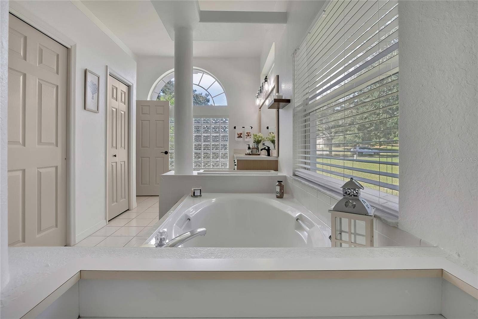 83 OAK VILLAGE BOULEVARD S, Homosassa, FL 34446