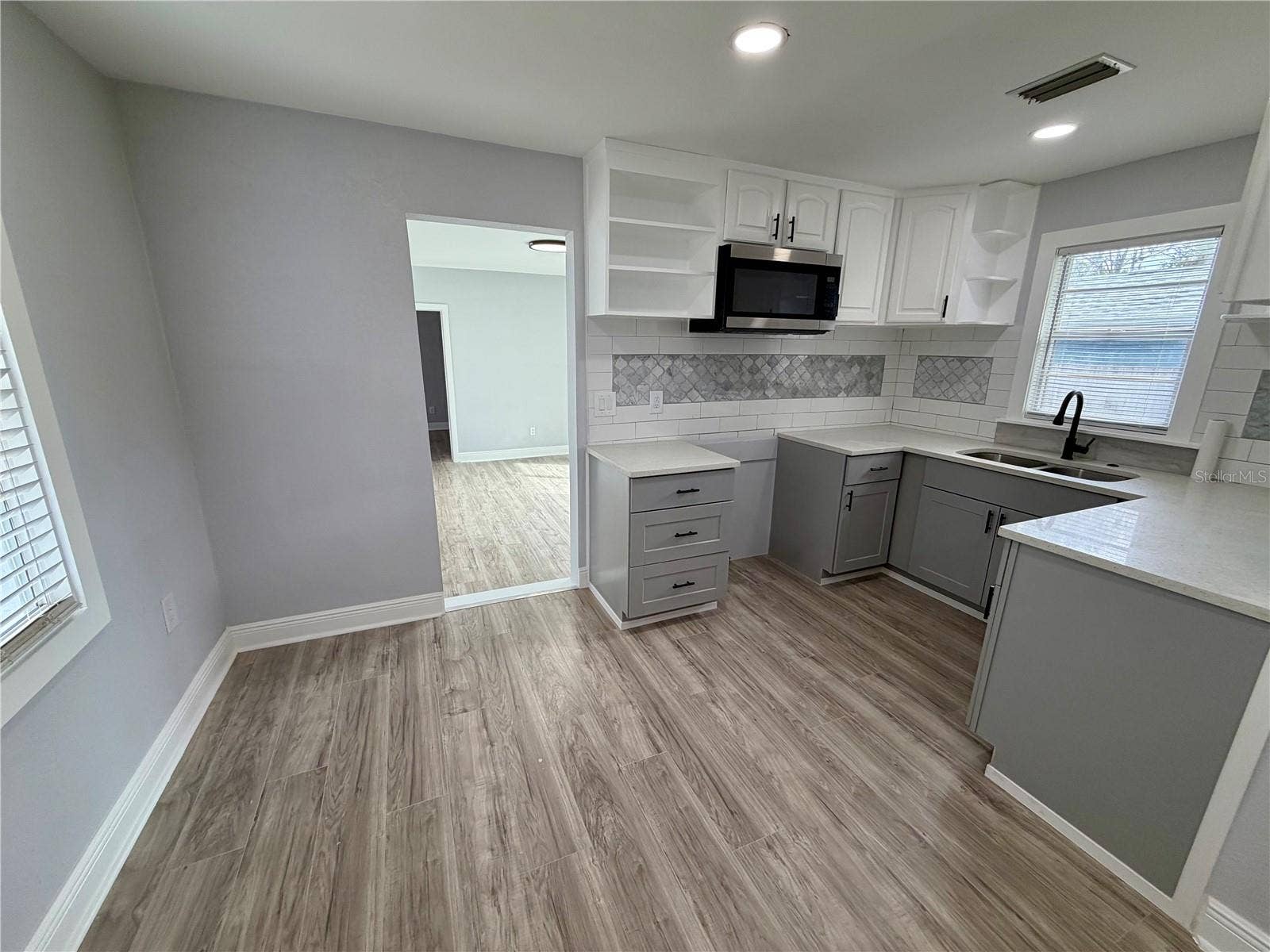 301 80TH AVENUE NE, St Petersburg, FL 33702