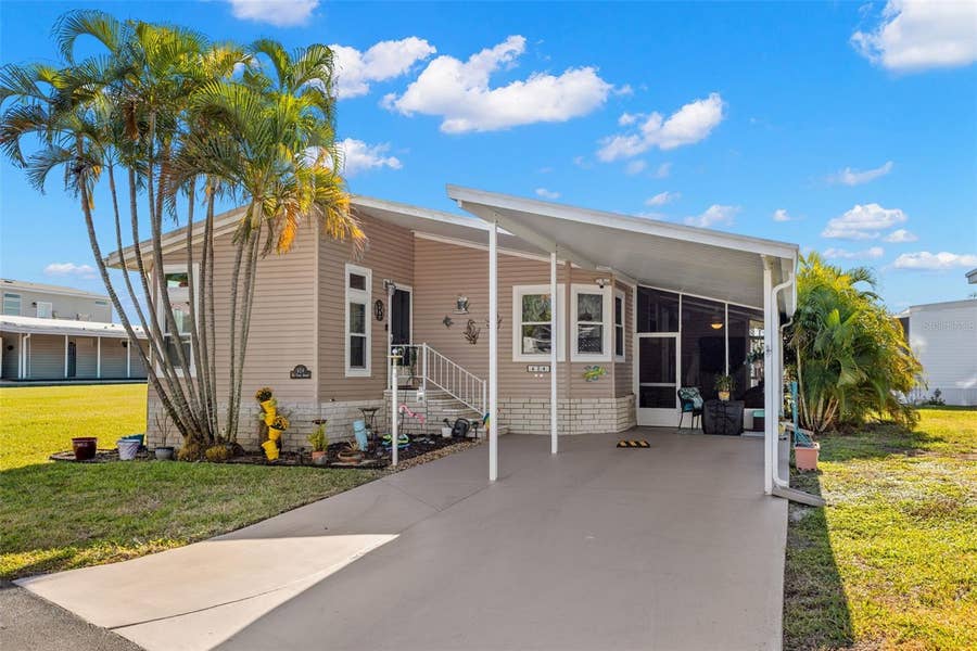 Property photo for 624 MOUNT PINEY AVENUE NE, #703, St Petersburg, FL