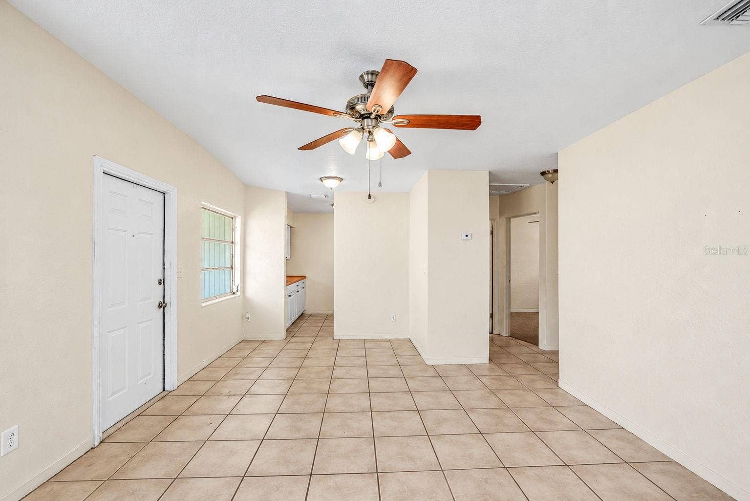 173 38TH AVENUE SE, St Petersburg, FL 33705 Unit 2- is vacant - Living Room