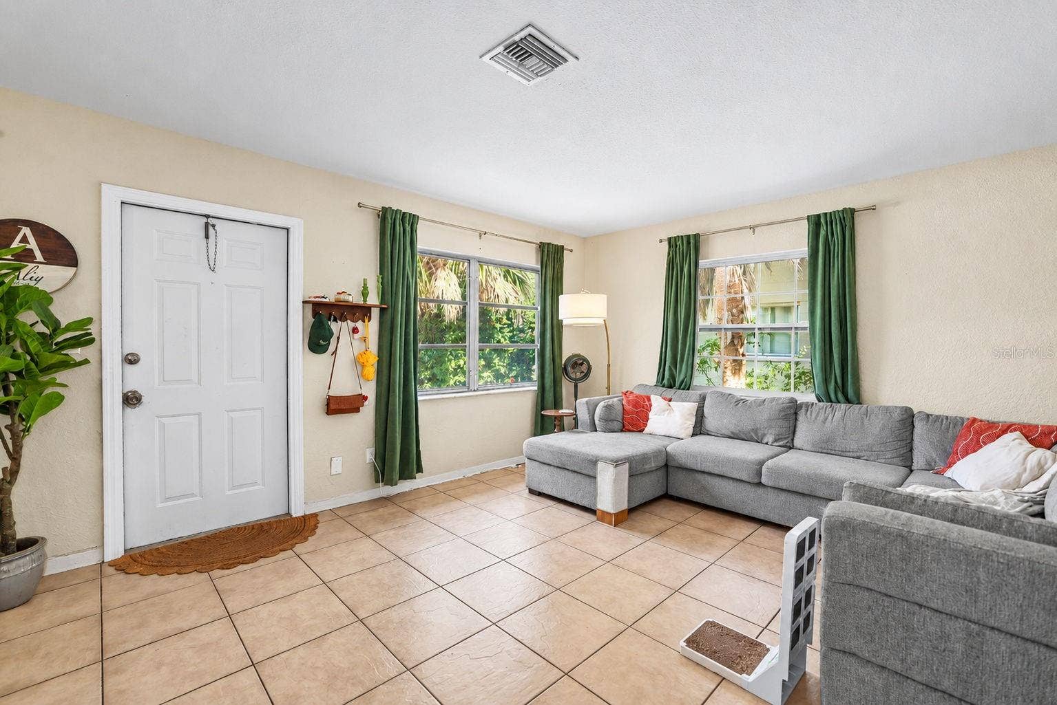 173 38TH AVENUE SE, St Petersburg, FL 33705 Unit 1 - Living Room
