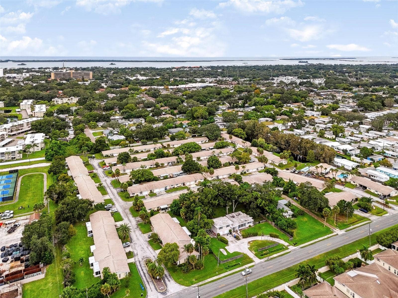 852 OXFORD COURT, Dunedin, FL 34698 852 OXFORD COURT, Dunedin, FL 34698