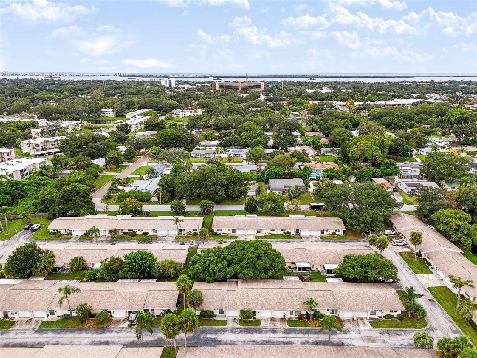 852 OXFORD COURT, Dunedin, FL 34698 852 OXFORD COURT, Dunedin, FL 34698